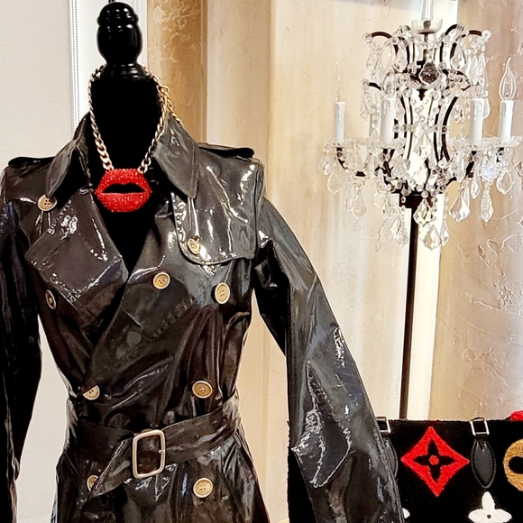 Burberry Prorsum Black Vinyl Patent Trench Coat with Gold Buttons. Size US 2 - Picture 12 of 16